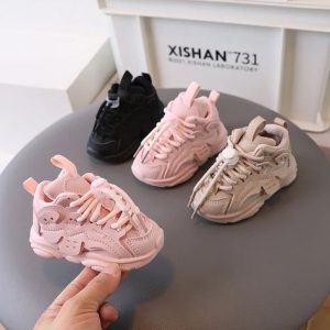 When to Put Shoes on Baby? 插图1