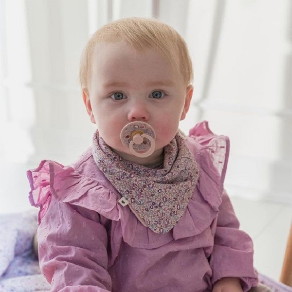 Discover the uses of baby bibs 