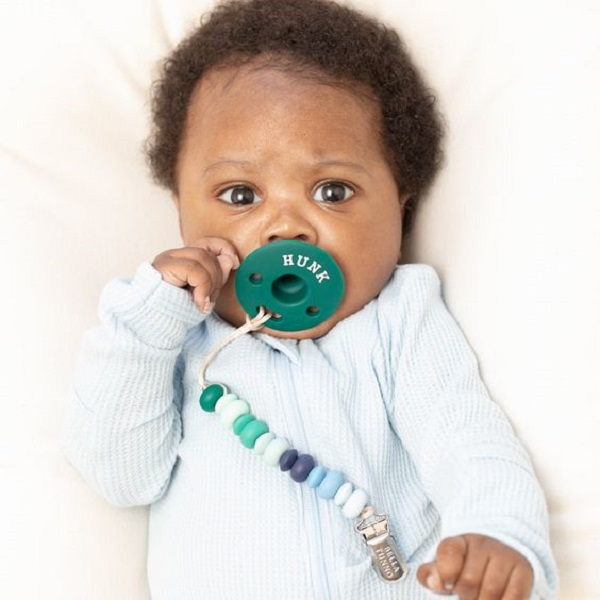 Understand why pacifiers are effective in soothing babies 