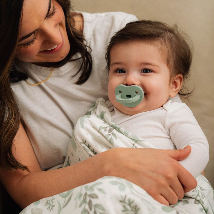 Understand why pacifiers are effective in soothing babies