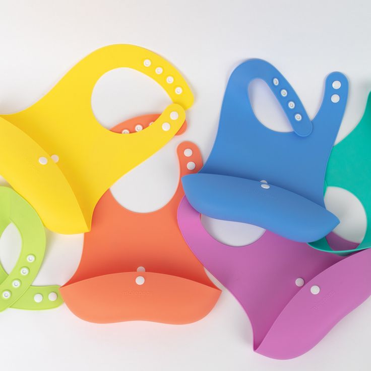 Learn the ideal age for babies to start using drool bibs