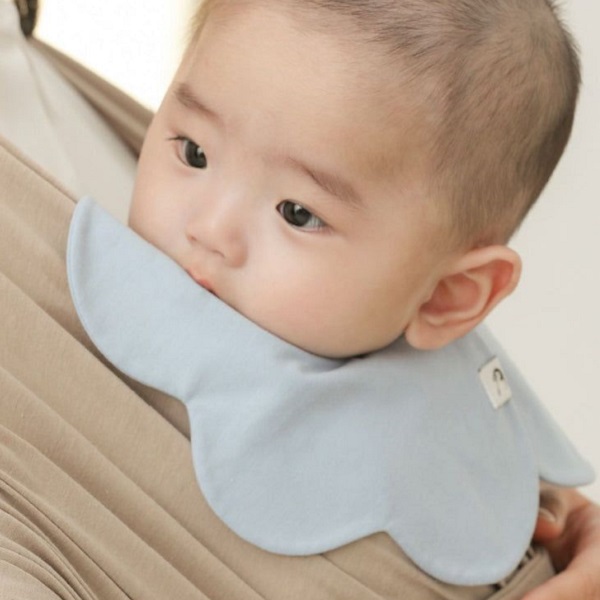 Learn about the best fabric for baby bibs 