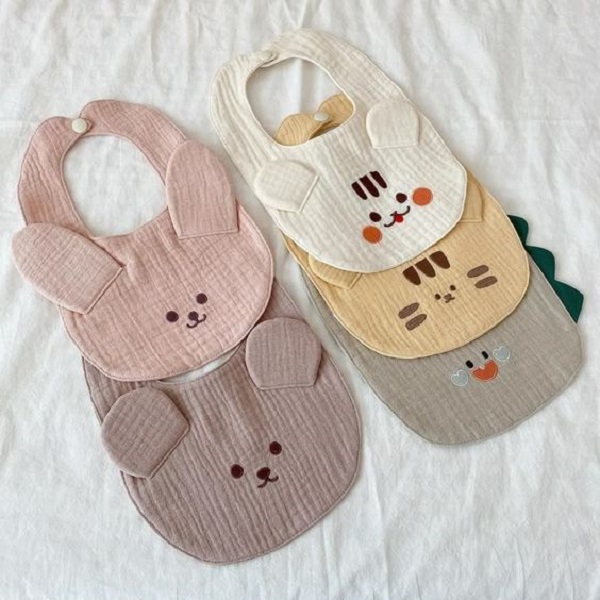 Discover the best materials for baby bibs