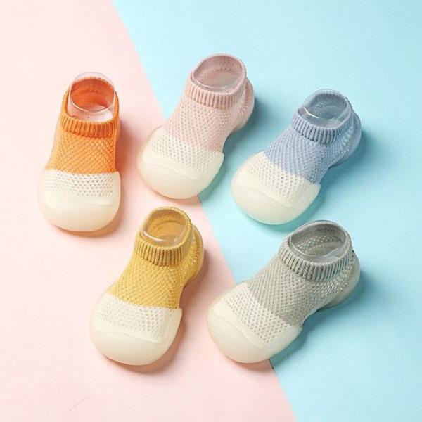 Discover if your baby needs pre-walking shoes