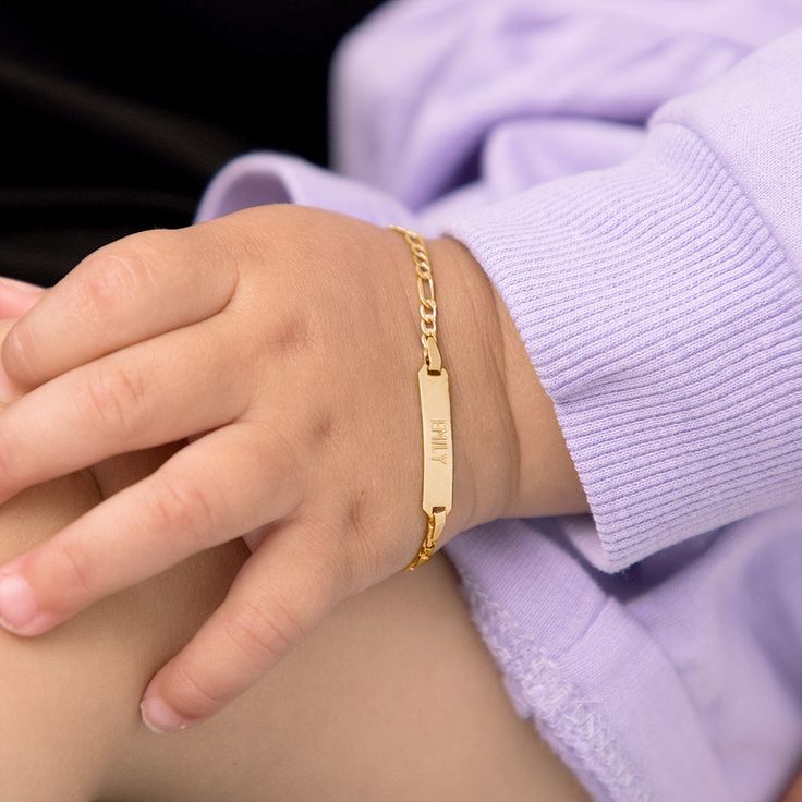 safe for a baby to wear a bracelet