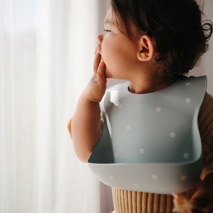 differences between drool bibs and feeding bibs