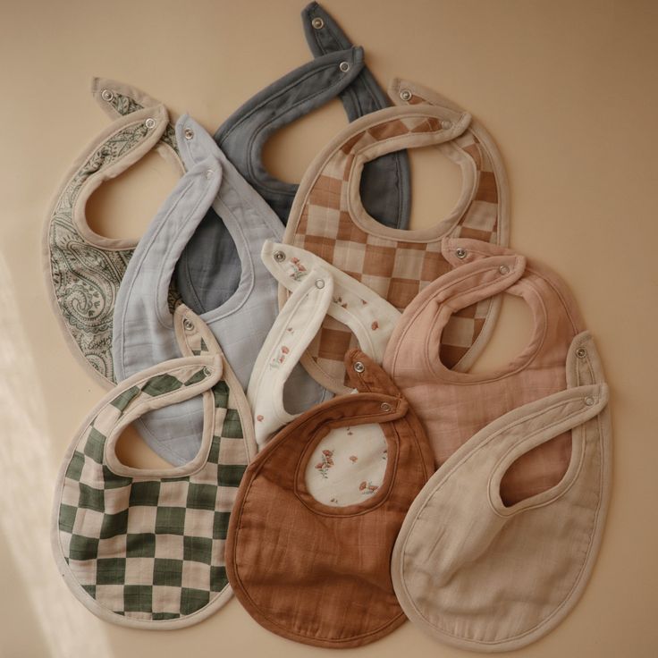 Discover if breastfed babies need bibs