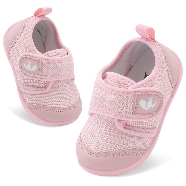 Discover if your baby needs pre-walking shoes