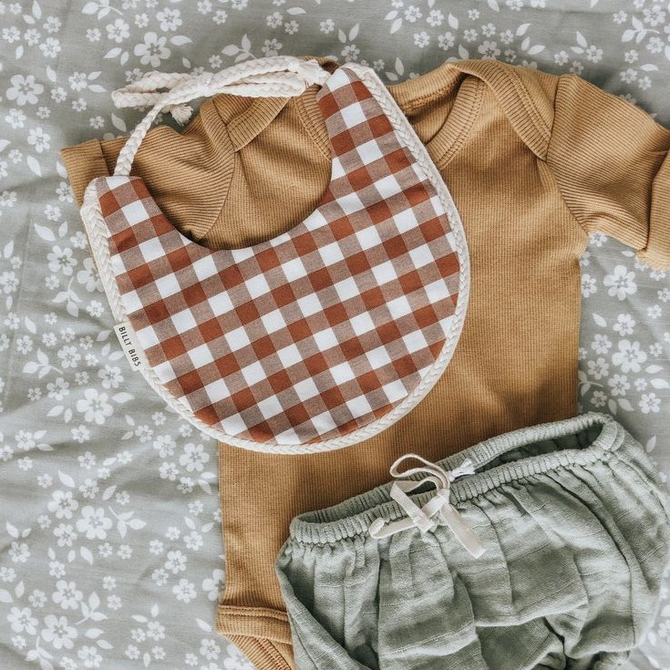 Discover the benefits of baby bibs