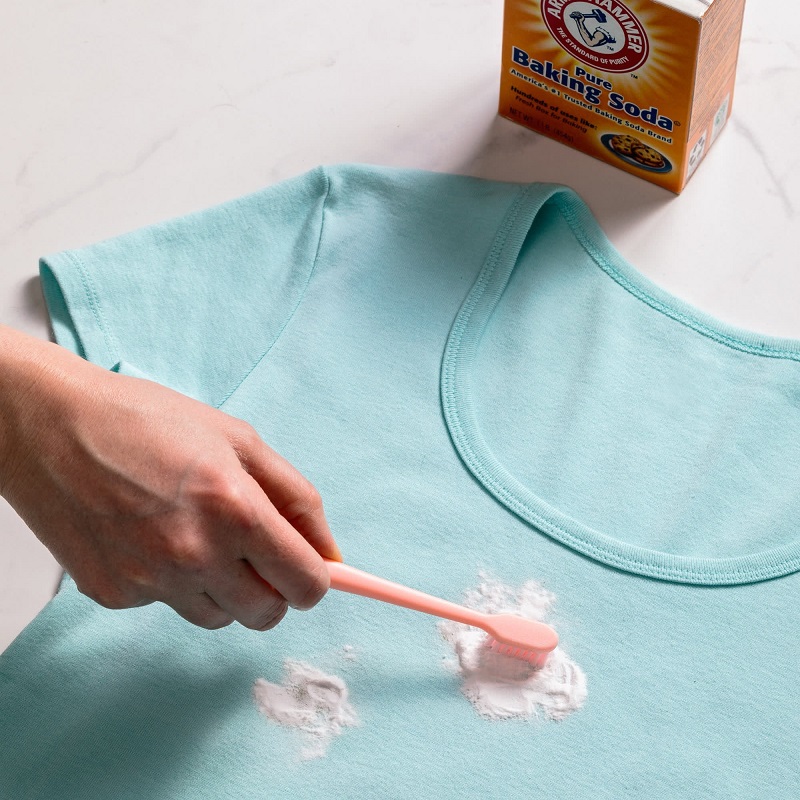 how to remove baby oil from clothes